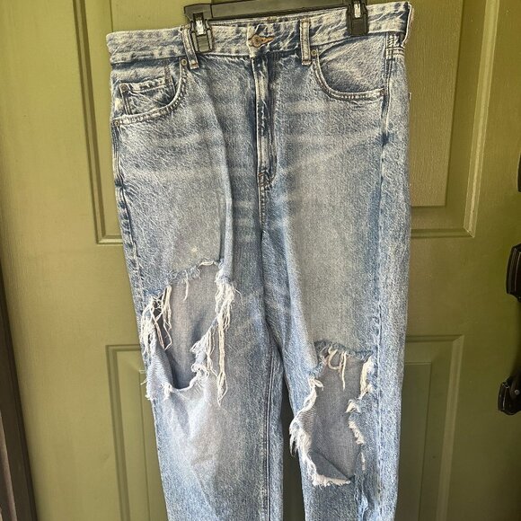 American Eagle Frayed Jeans - Picture 1 of 5